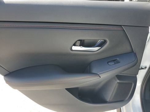 Certified 2025 Nissan Sentra SR w/ Midnight Edition FWD image 27