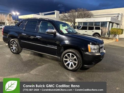 Used 2011 Chevrolet Avalanche LTZ image 8
