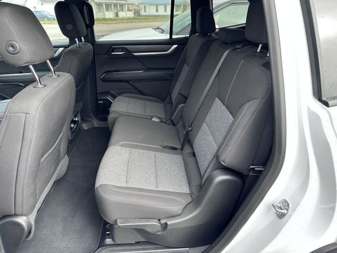 Used 2025 GMC Acadia Elevation image 12