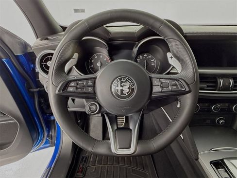 Used 2023 Alfa Romeo Stelvio Veloce image 16