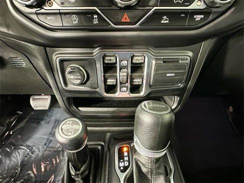 Certified 2022 Jeep Gladiator Sport image 29