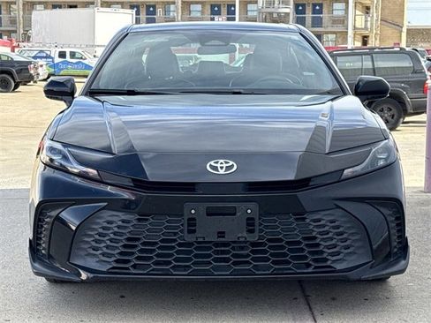 Used 2025 Toyota Camry SE image 8