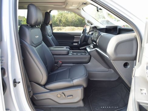 New 2025 Ford Expedition Platinum w/ Driver's Package image 25