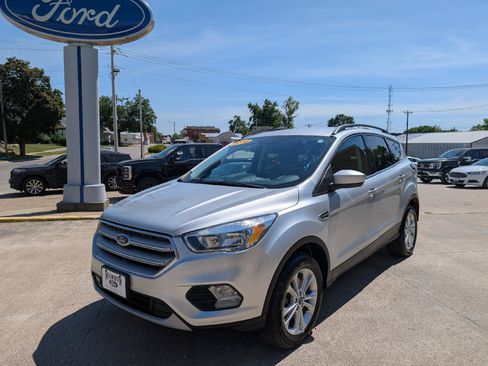 Used 2018 Ford Escape SE AWD/4WD image 2