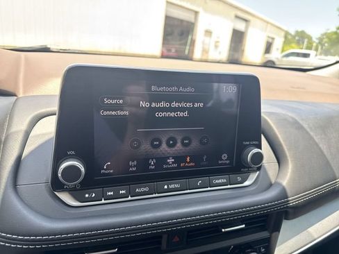 Used 2023 Nissan Rogue SV w/ SV Premium B Package FWD image 20