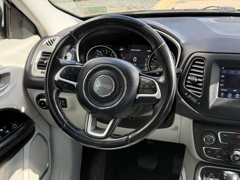 Used 2019 Jeep Compass Latitude w/ Popular Equipment Group FWD image 14