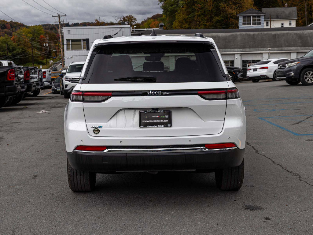 Used 2023 Jeep Grand Cherokee 4WD 4xe image 5