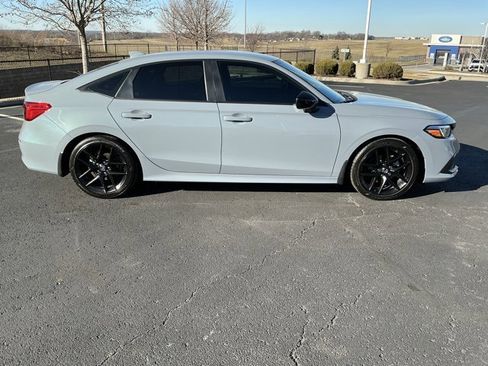 Used 2024 Honda Civic Sport image 2