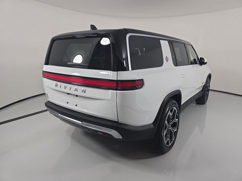 Used 2024 Rivian R1S Adventure AWD/4WD image 5
