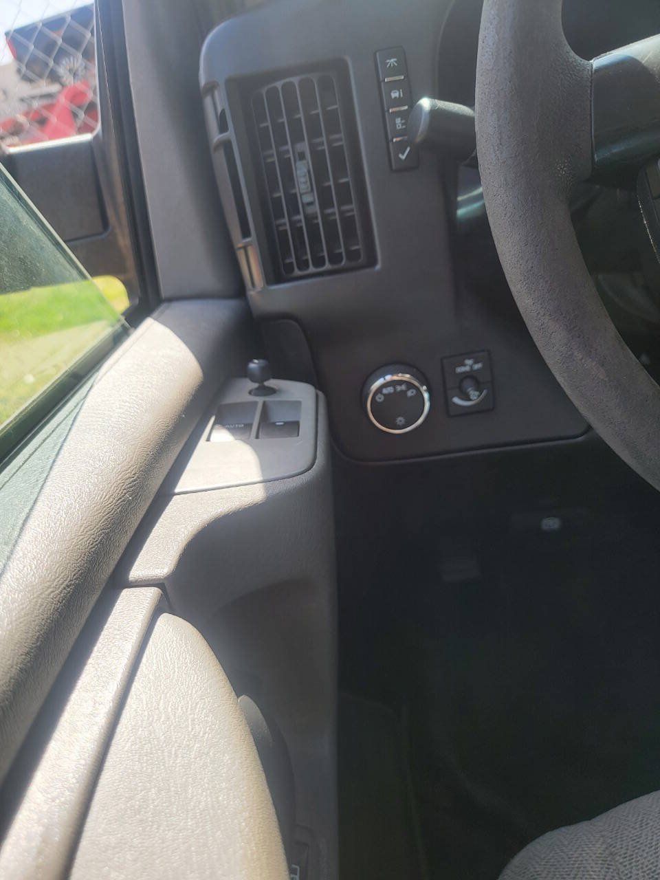 Used 2014 Chevrolet Express 3500 Extended RWD image 16
