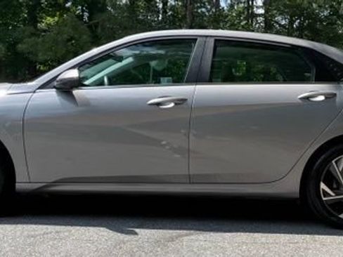Used 2024 Hyundai Elantra Limited FWD image 4