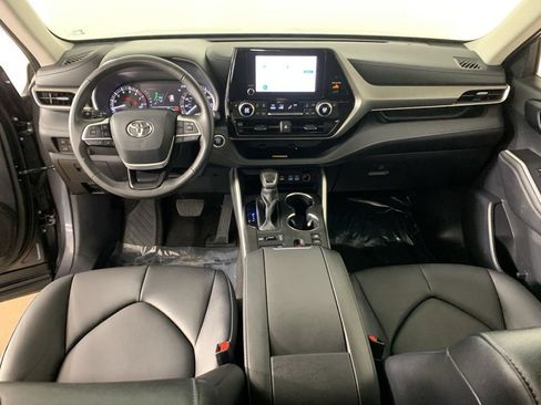 Used 2024 Toyota Highlander XLE AWD/4WD image 37