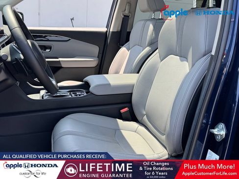 Used 2025 Honda Pilot Touring image 7