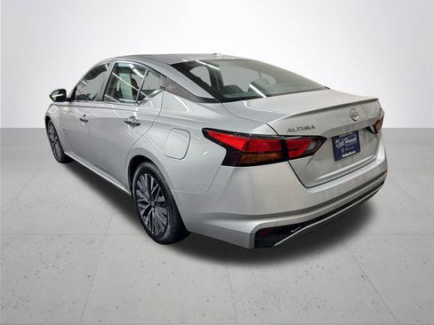 Used 2024 Nissan Altima 2.5 SV image 4