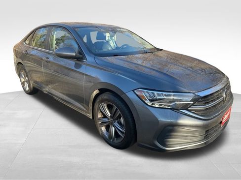 Used 2024 Volkswagen Jetta SE image 6