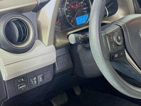 Used 2015 Toyota RAV4 LE FWD image 16