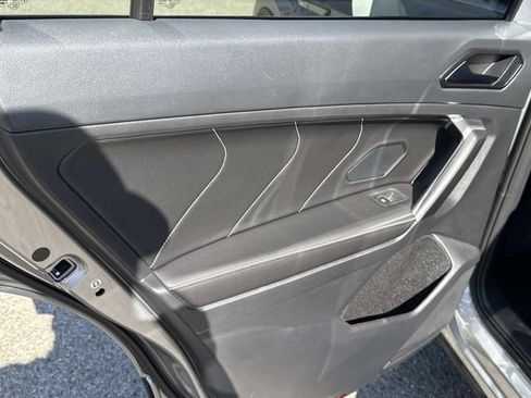 Used 2023 Volkswagen Tiguan SE w/ Panoramic Sunroof Package image 23