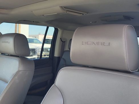 Used 2019 GMC Yukon XL Denali w/ Denali Ultimate Package AWD/4WD image 9
