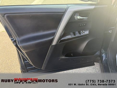 Used 2017 Toyota RAV4 Limited image 9