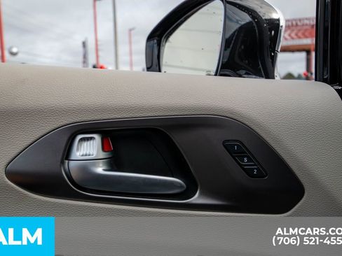 Used 2017 Chrysler Pacifica Limited image 37