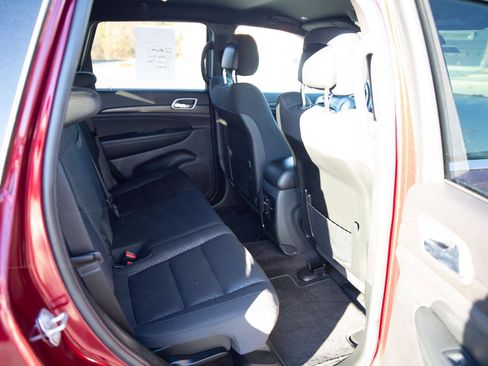 Used 2018 Jeep Grand Cherokee Laredo image 22