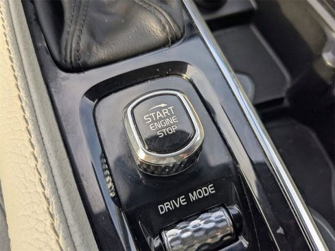 Used 2018 Volvo XC90 T6 Momentum w/ Convenience Package image 39