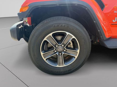 Used 2023 Jeep Wrangler Unlimited Sahara AWD/4WD image 9