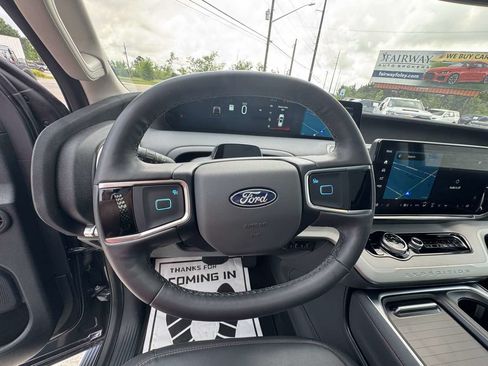 Used 2025 Ford Expedition Active AWD/4WD image 15