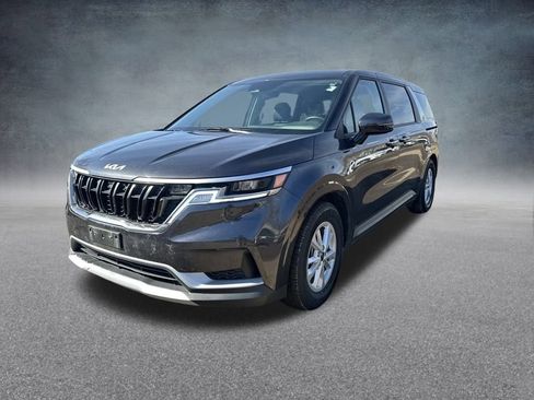 Used 2023 Kia Carnival LX image 3