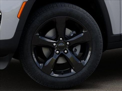 New 2025 Jeep Grand Cherokee Limited w/ Black Appearance Package image 8