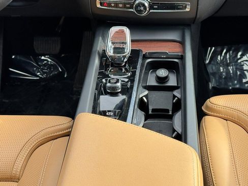 Certified 2023 Volvo XC60 B6 Ultimate w/ Climate Package image 15