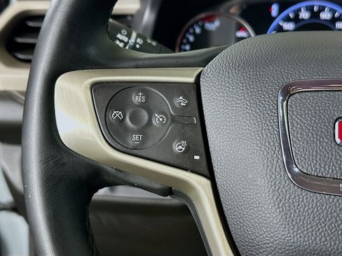 Used 2023 GMC Acadia Denali w/ Denali Technology Package FWD image 16