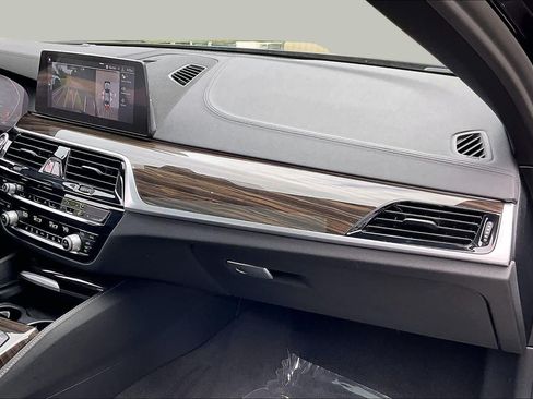 Used 2020 BMW 530i xDrive w/ Premium Package AWD/4WD image 18