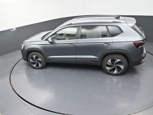 New 2026 Volkswagen Taos SE image 14