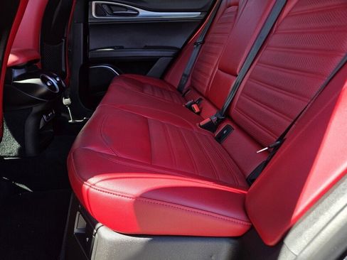 Used 2022 Alfa Romeo Stelvio Veloce AWD/4WD image 11