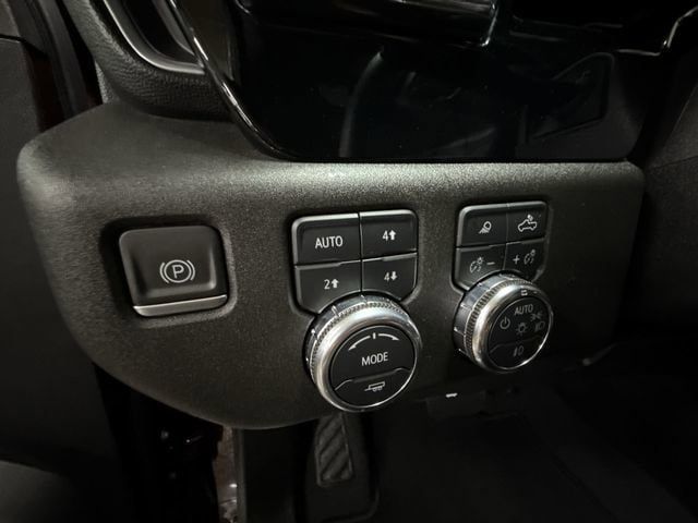 Used 2024 GMC Sierra 3500 SLT w/ SLT Premium Package AWD/4WD image 11