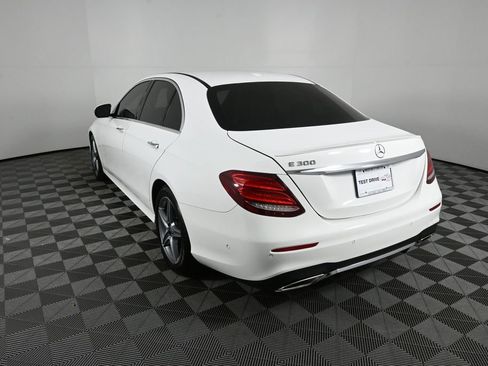 Used 2017 Mercedes-Benz E 300 image 4