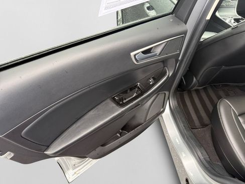 Used 2020 Ford Edge SEL FWD image 33