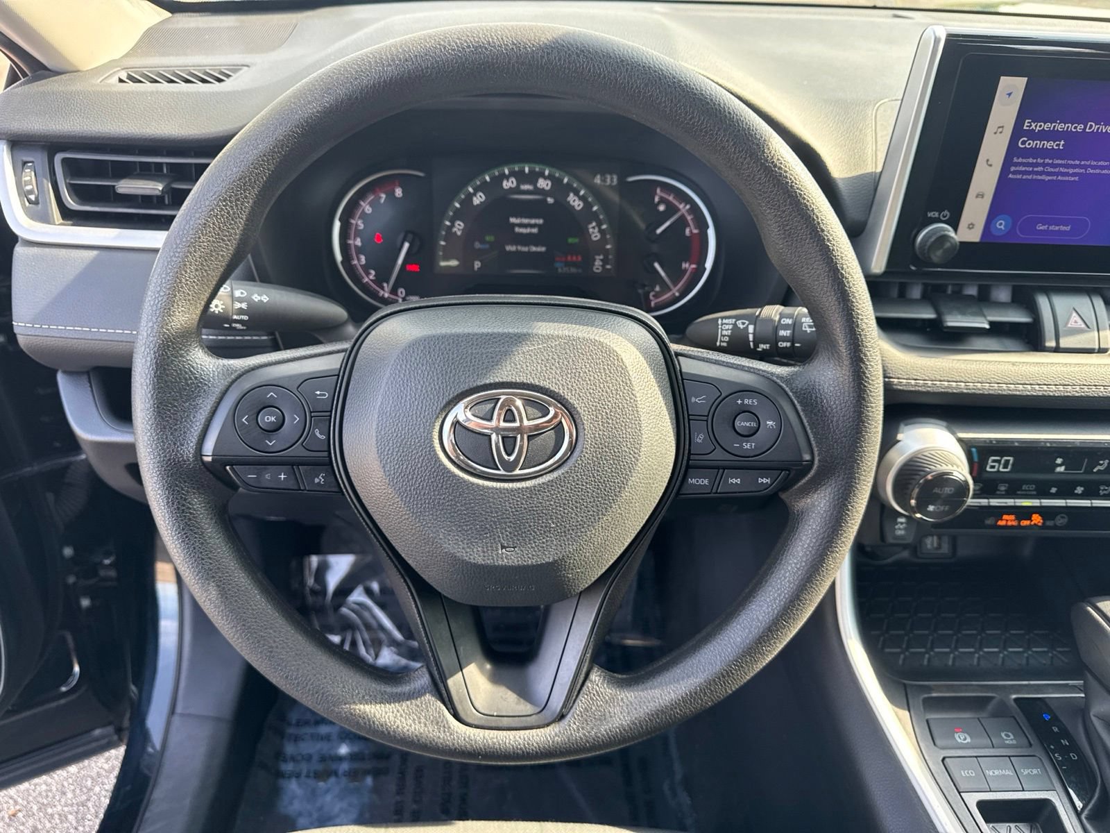 Used 2025 Toyota RAV4 XLE FWD image 15