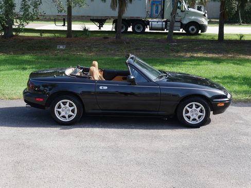 Used 1997 MAZDA MX-5 Miata RWD image 30