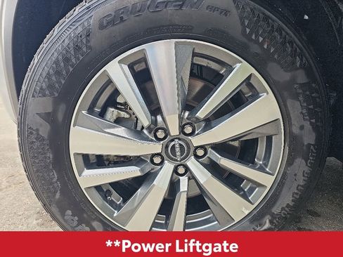 Used 2025 Nissan Pathfinder SL FWD image 4