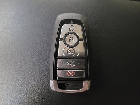 Used 2019 Ford Edge SEL FWD image 32