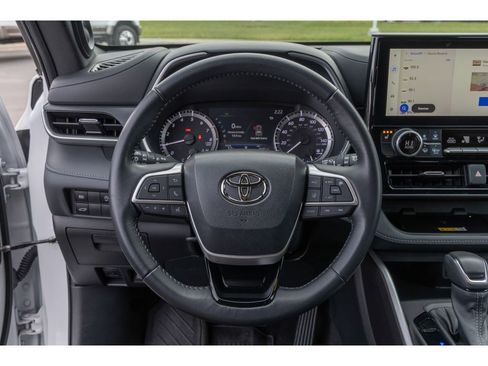 Used 2023 Toyota Highlander XSE image 23