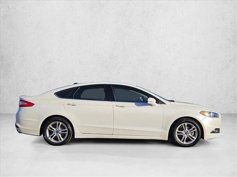 Used 2016 Ford Fusion SE FWD image 4