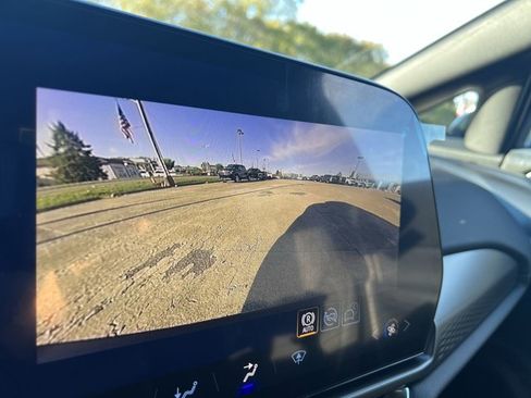 New 2026 Chevrolet Equinox EV LT image 15