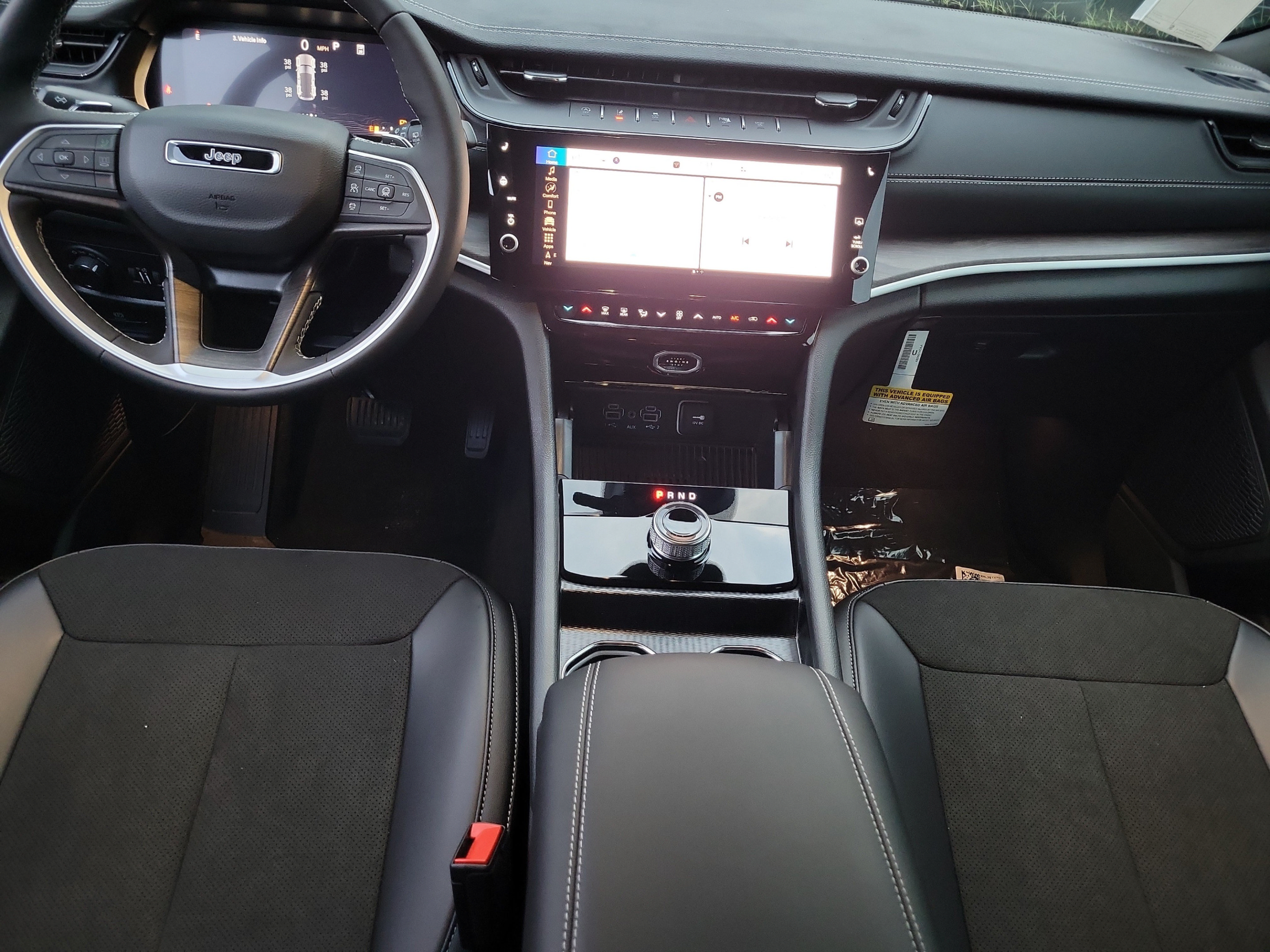 New 2027 Jeep Grand Cherokee Altitude RWD image 9