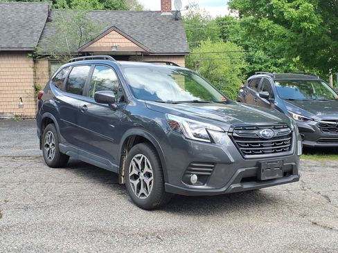 Used 2023 Subaru Forester Premium AWD/4WD image 3