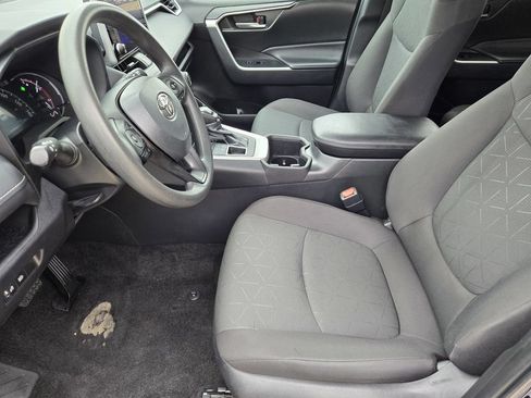 Used 2024 Toyota RAV4 XLE AWD/4WD image 8