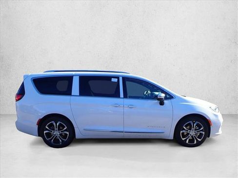 New 2026 Chrysler Pacifica Pinnacle image 5