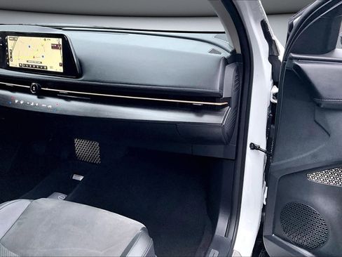 Used 2023 Nissan Ariya AWD image 25